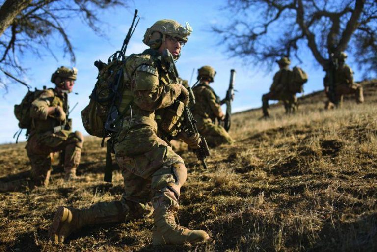 What gear do army rangers carry? - Guards Army Gear